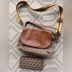 Michael Kors Signature Brown Crossbody Purse & Zip Wallet Matching Set